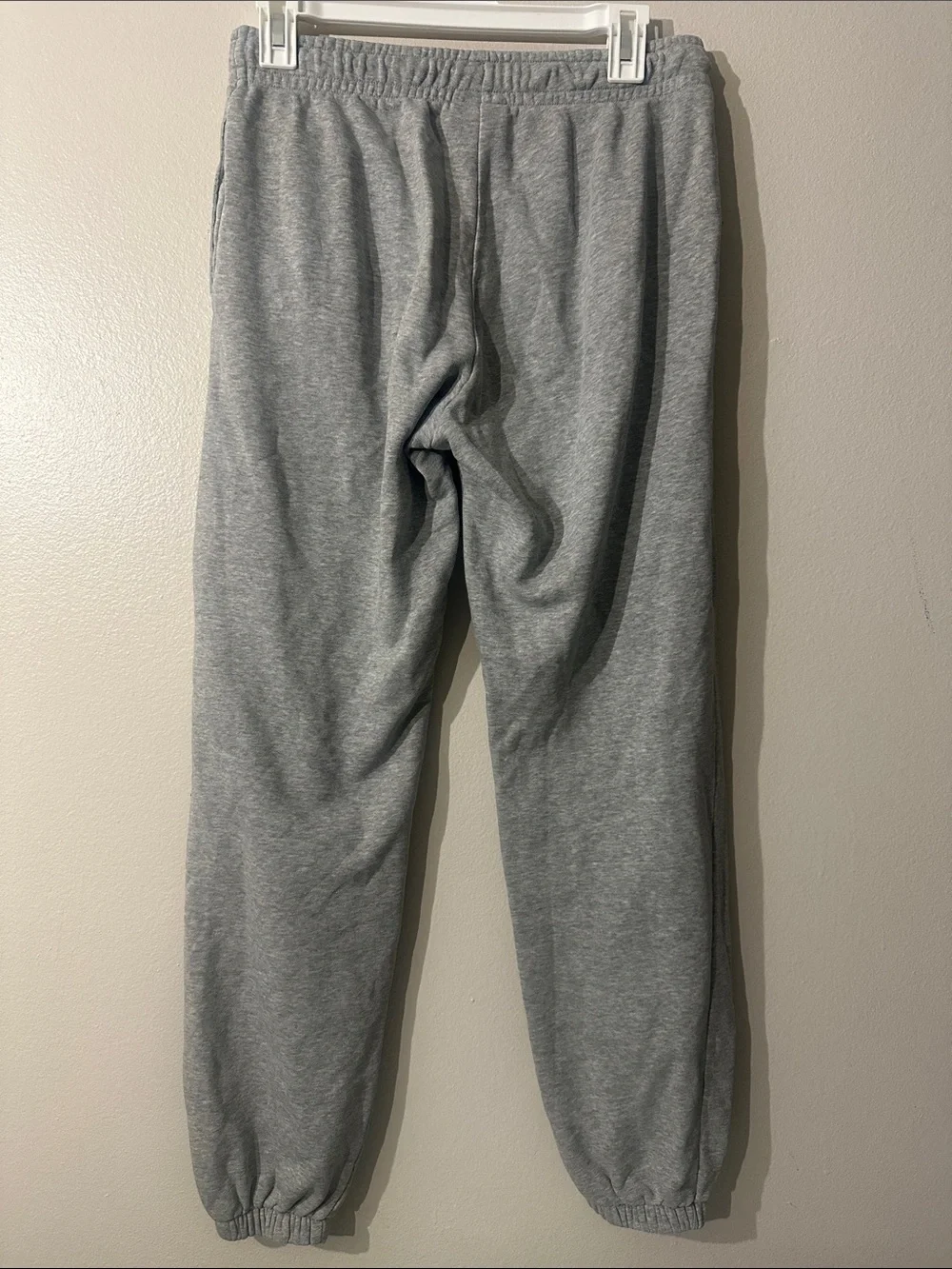 NIKE WOMEN'S S - SPORTSWEAR ESSENTIAL FLEECE SWEATPANTS - GRAY BV4091 063